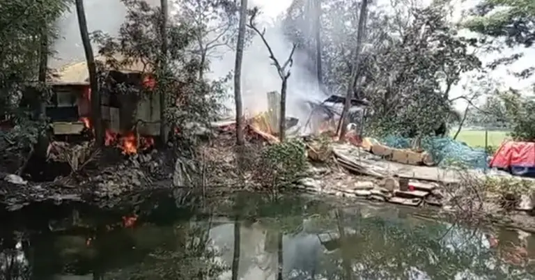 সন্দেহভাজনদের বাড়িতে অগ্নিসংযোগ করা হয়েছে